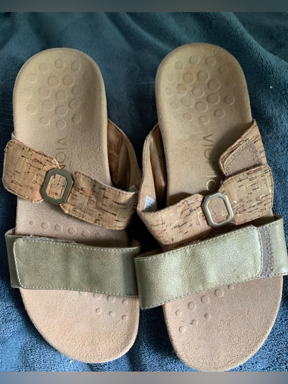 Women’s Vionic Cork-Pattern Tan and Metallic Gold Slide Sandals size 7